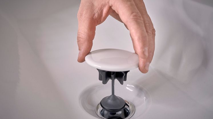 Geberit ONE Washbasin Syphon Vertical Ben Huggler Montage Syphon 2022 Geberit_Clou_vertikal-33_Original