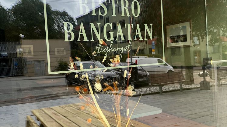 I Majorna har nyligen Bistro Bangatan öppnat, här välkomnas gästerna till härliga sällskapsspel, pastarätter, hamburgare och husmanskost. 