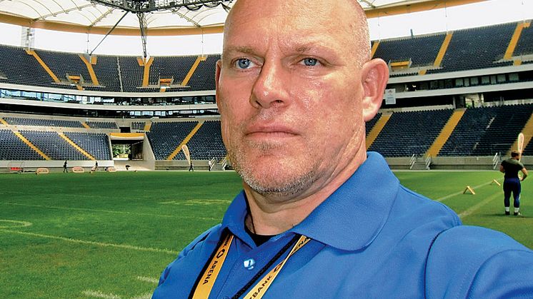Svensk tränar världslaget i amerikansk fotboll 