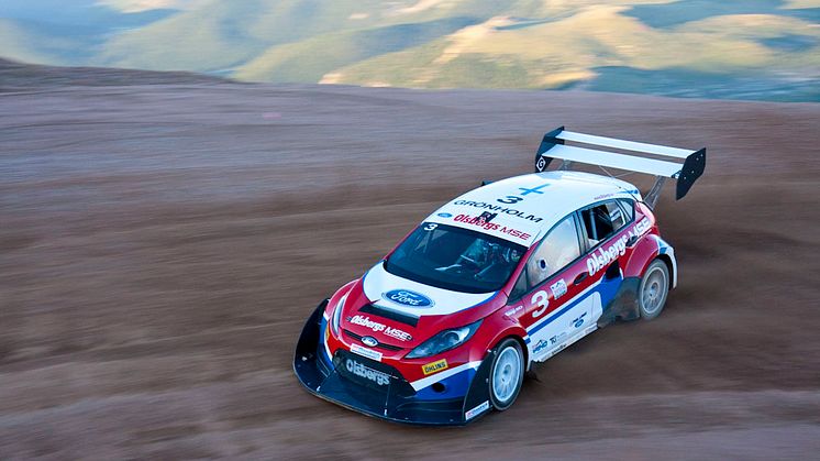 FORDS NYA RALLYCROSS FIESTA TOG GRÖNHOLM TILL EN ANDRAPLATS I KLASSISKA PIKES PEAK