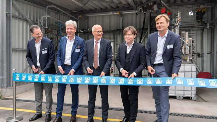 Adrian Willig, en2x; Detlev Wösten, H&R und P2X-Europe; Dr. Peter Tschentscher, Erster Bürgermeister der Freien und Hansestadt Hamburg; Niels H. Hansen, H&R; Volker Ebeling, Mabanaft © Mabanaft GmbH & Co. KG