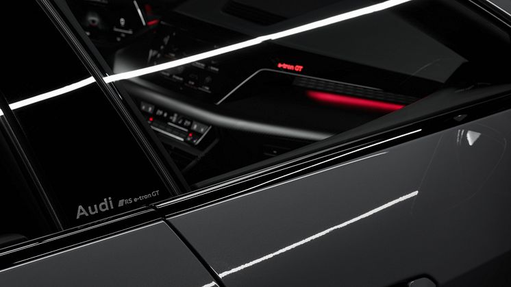 Audi RS e-tron GT (Nimbusgrå perleeffekt)