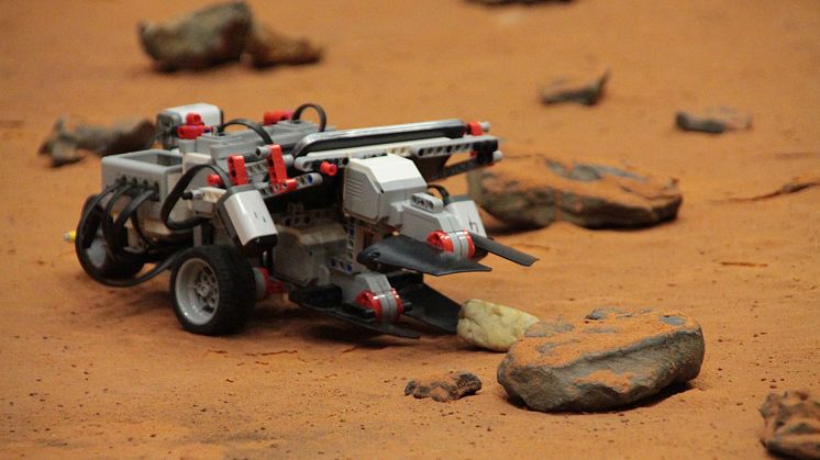 Ein "Mars-Rover" der 5. SIA-RoboTool bei der Arbeit.
