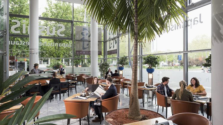 Beliebt und vielfach ausgezeichnet: Das Restaurant SushiSho im Maritim Hotel Frankfurt. Kazuhiro Yasunaga und sein Team haben die Karte um Fancy Rolls und Poké Bowls erweitert. In der Genussakademie lernt man, wie´s geht. 