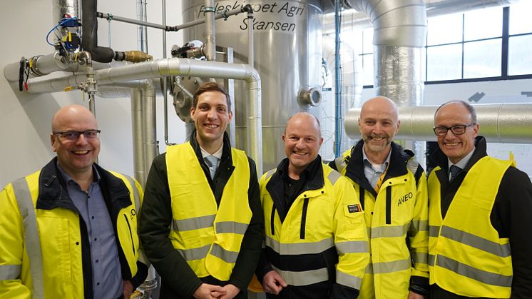 Fra venstre: Michael Bantle, daglig leder i Aneo Industry, Klima- og miljøminister Andreas Bjelland Eriksen, Vebjørn Nilsen, teknisk sjef i Felleskjøpet Agri, Gunnar Hovland, konsernsjef i Aneo og Nils Kristian Nakstad, adm. dir. i Enova.