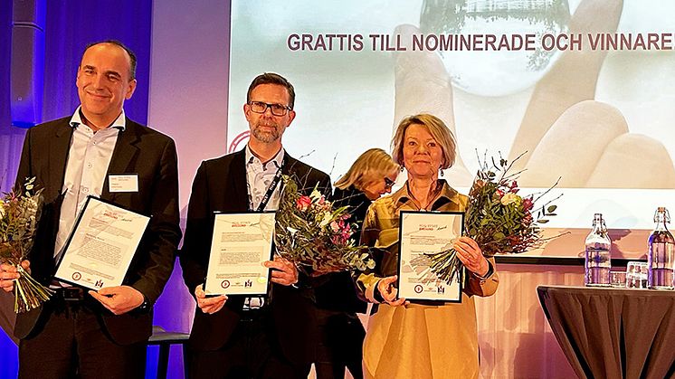 Vinnare av Real Estate Øresund Award 2023. Till vänster: Almir Hodzic, VD Parkering, har mottagit priset i kategorin "Årets Nytänkare".