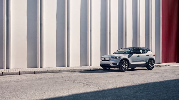 Volvo XC40 Recharge P8 AWD i Glacier Silver