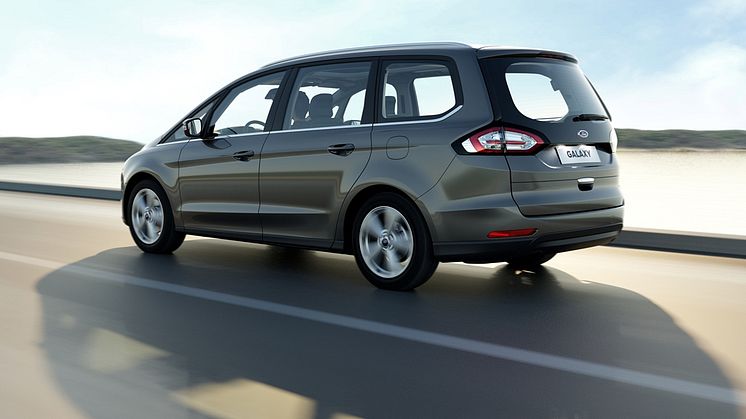 Az új, még kényelmesebb és praktikusabb luxusszínvonalú hétüléses Ford Galaxy elsőosztályú utazási élményt kínál