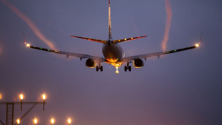 Norwegian 737-800 evening flight