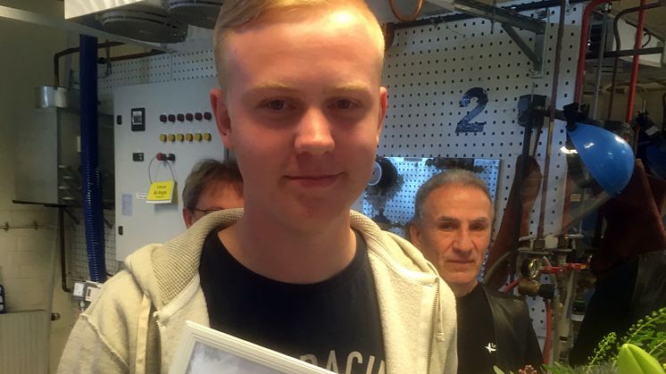 Emil Larsson, glad vinnare av Skol-SM i kyl- och värmepumpteknik 2018