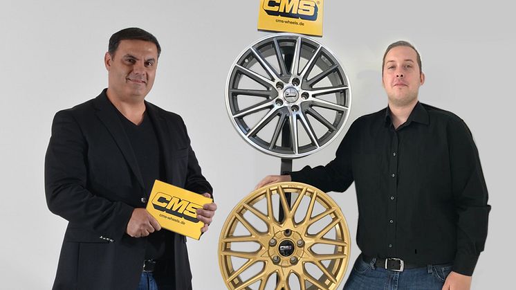 Till vänster ses ABS Wheels VD Andie Lahdo, till höger Henrik Olsson från CMS Automotive Trading GmbH