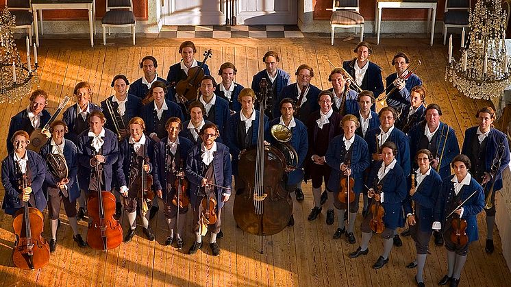 Succé för Drottningholmsteaterns orkester i slottsparken!