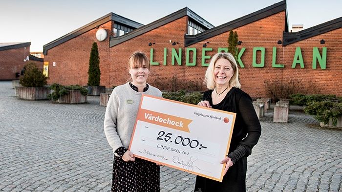 Tjugofem tusen kronor förvandlades till tjugofem examina på Lindeskolan