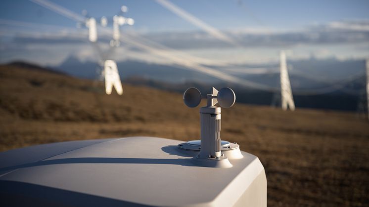 Dock 3-Anemometer-close up.jpg