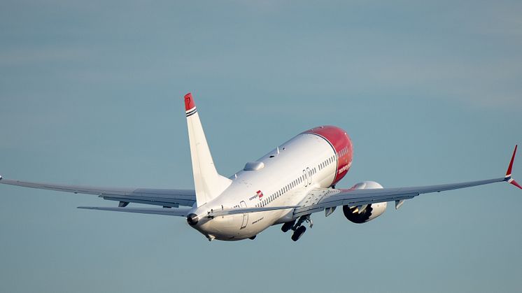 Norwegians första svenskregistrerade flygplan på väg från Boeingfabriken i Seattle (Boeing 737 MAX 8)