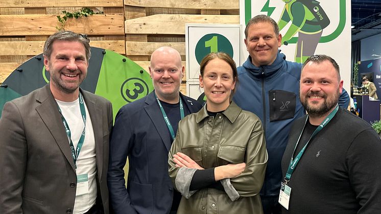 Shelfless och RevolutionRace