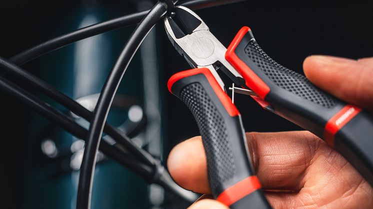 12-20 - Pliers Studio Action - 24-Edit