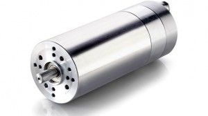 ebm-papst BLDC-motor i drivlösning för rullstolar där en assistent kan gasa och bromsa med en knapp
