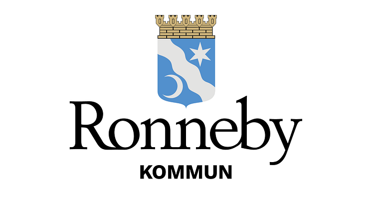 Ronneby_staende_färg_SMALL med vit frizon.png