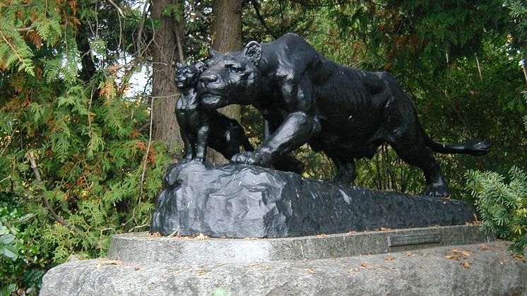 The sculpture Lioness and cubs