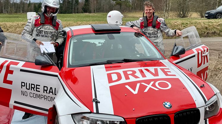 VM-föraren PG Andersson kör DRIVE VXOs E-fuel BMW i Rally-SMs gruspremiär