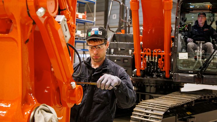 Hitachi udvider sit maskinsortiment og tilbyder nu gravemaskiner med løsninger fra Leica Geosystems