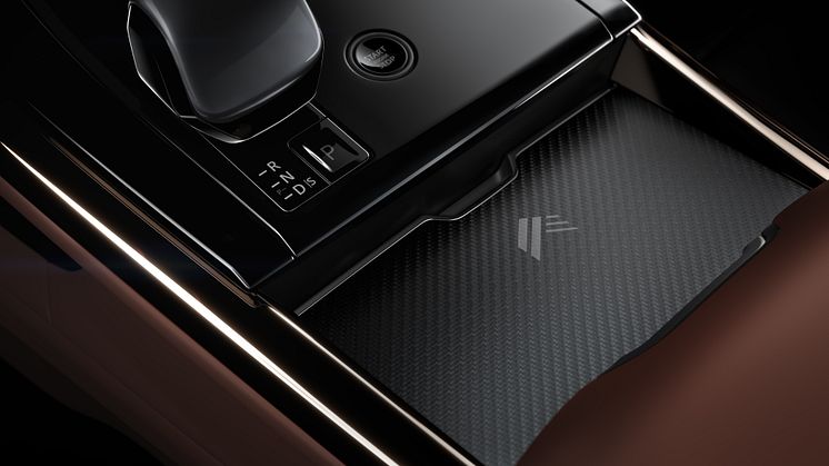 RRS_SV_25MY_04_Celestial_Io_Ebony_Rosewood_Leather_Detail_260624.jpg