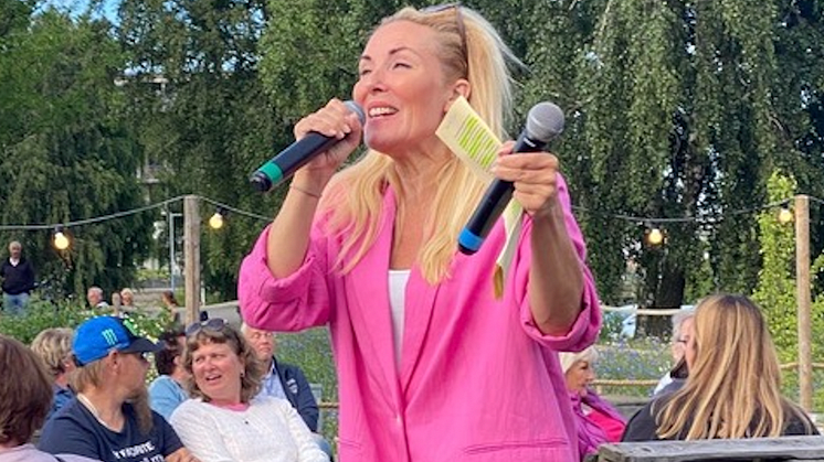 Annica Svensson, känd från Doobidoo, kommer att leda allsången i Nordstan