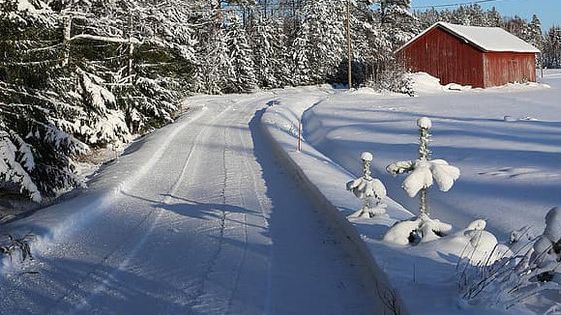 Snö och halt väglag gör det svårt att tömma dina sopkärl