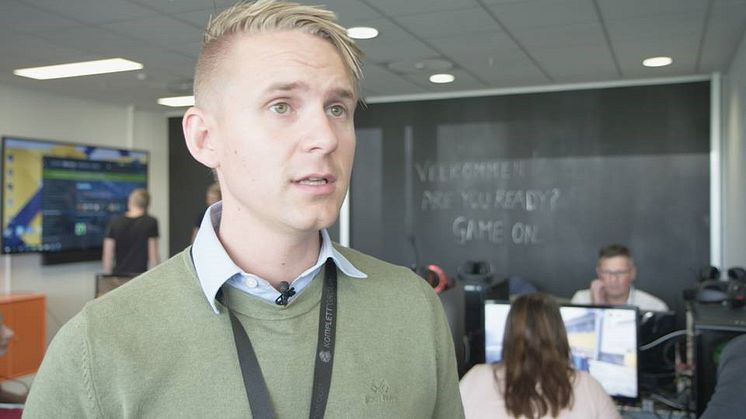Daniel Hauan fra Komplett ansetter gjerne gamere.