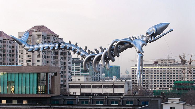 Cheng Dapeng. ”Weightless” 2007, är ett tidigare konstverk som ställdes ut i Beijing. 