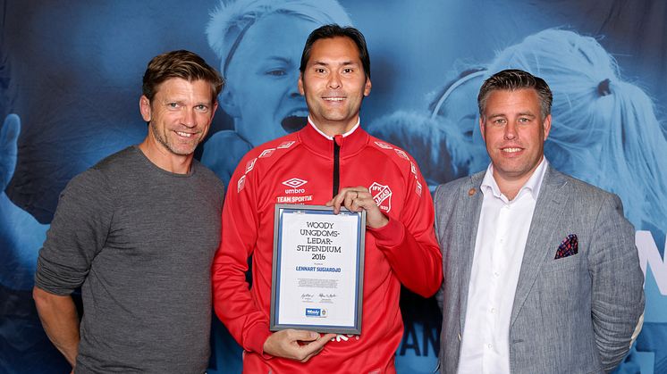  Lennart Sugiardjo, IFK Fjärås, tillsammans med Jesper Blomqvist och Mikael Tykesson.