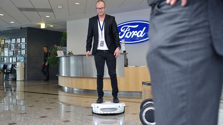 Álljon rá! Egy intelligens eszköz, ami elvisz oda, ahová az autók nem; ilyen megoldások szerepelnek a Ford dolgozóinak fejlett mobilitási találmányai közt