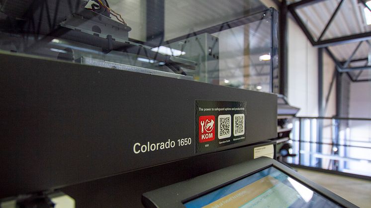Colorado gir muligheter for å printe bakgrunnsfarge og punktdekor i samme operasjon.