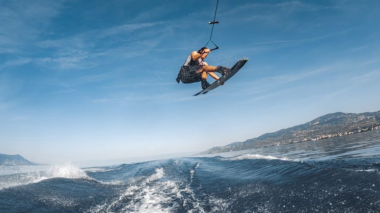 Osmo Action 5 Pro_Product Samples_Surfing.jpg
