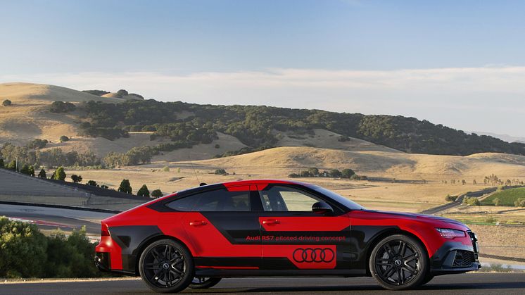 Audi RS 7 piloted driving concept (2015 Robby) right side