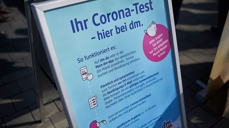 dm startet winterfeste Corona-Schnelltest-Zentren und Pilotprojekt für Impfangebot. Terminbuchungen ab heute möglich.