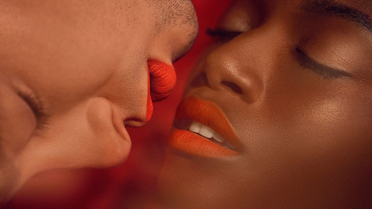 HR_LELO_BEAUTY_SHADE_03_BOOTY_CALL_SHADE_COME_ON_OVER_04