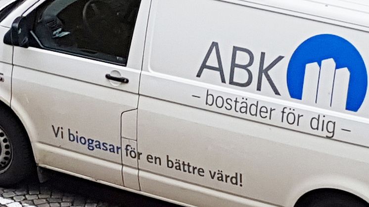 En stor del av ABK:s befintliga fordon drivs redan med biogas - nu får bolaget ett tillskott med sex nya biogasbilar.