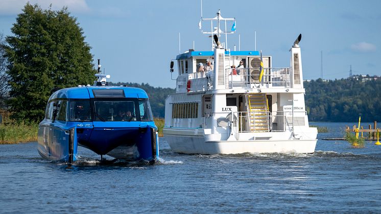 Candela P-12 next to the regular commuter vessel, the diesel-powered Lux.