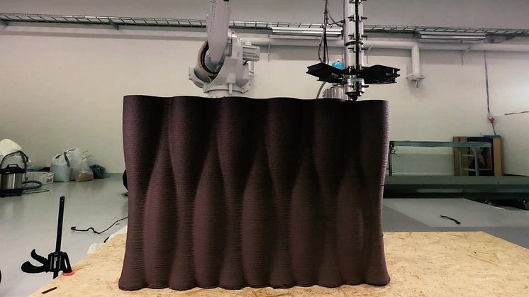 Kaffeavfall får nytt liv som 3D-printade möbler