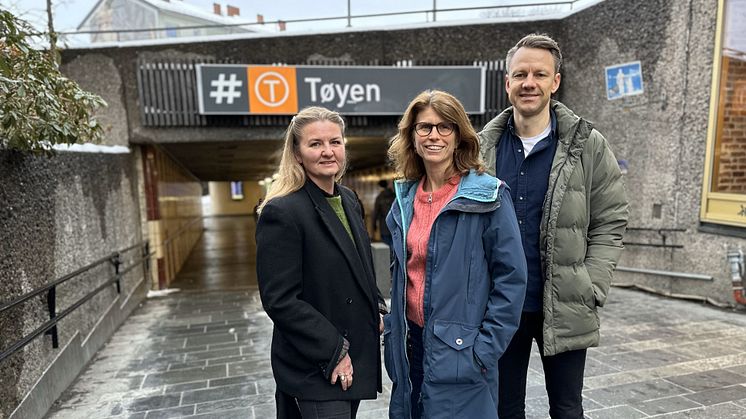 Sporveien skal signere flere nye rammeavtaler i 2024. Fra venstre: Leder for prosjektstøtte, Marit Gjestvang Petersen, leder for prosjekterings- og byggeledelse, Hild Andreassen Kollien, og senior innkjøper Bjørnar Aker Christensen. (foto: Sporveien)