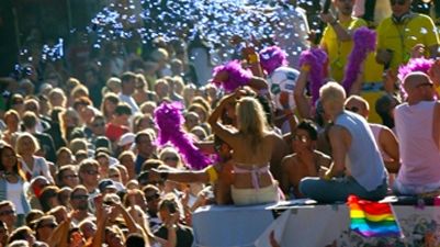 Stockholm Pride bjuder Sverige på en julklapp
