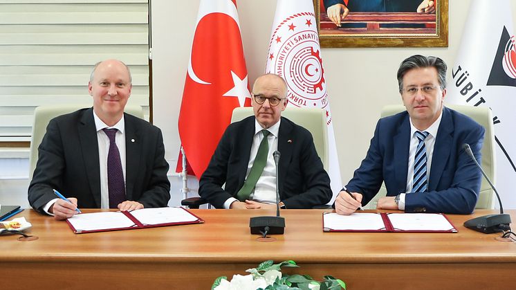 Pressimage_IRF Director General_IRF_Olle Norberg_Ambassador_Staffan Herrström_and_Mesut Gökten_Director, Space Technologies Research Institute_Photo_Tübitak Uzay