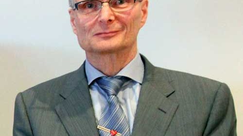Matti Uusituvalle Savon Sanomien ja Itä-Suomen yliopiston Saima-mitali