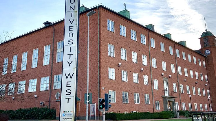 Efter att Barn- och Ungdomspsykiatrin och Mödravårdscentralen flyttat ut blir det nu studentlägenheter i A-huset vid torget. Om allt går enligt plan ska de vara färdiga för inflytt till vårterminen 2024.