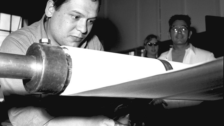 Piero Manzoni creates “Linea Lunga” 