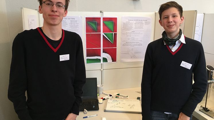 Jonathan Hähne (links) und Cederik Höfs von der Stiftung Louisenlund reisen zum Bundesfinale von Jugend forscht nach Chemnitz. (Foto: Stiftung Louisenlund)