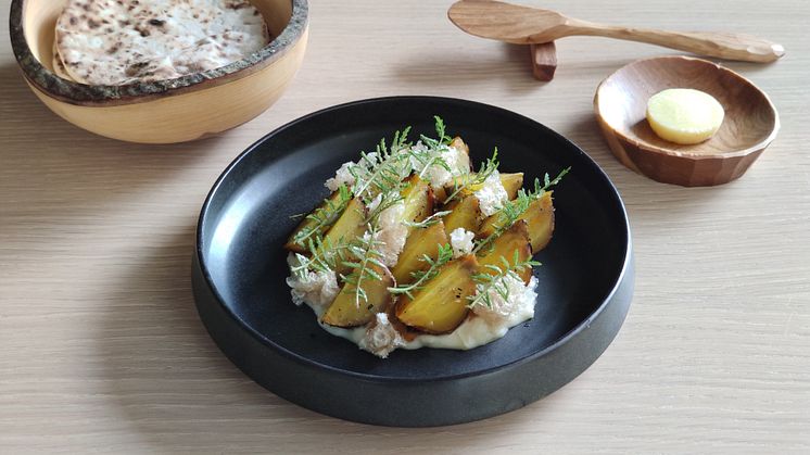 Hur mer av djuren ska kunna användas till mat är i fokus på det möte som Jordbruksverket arrangerar den 22 mars. På bilden glödbakade gulbetor dressade i fläskfett med puffad fläsksvål. Foto: John Persson, köksmästare