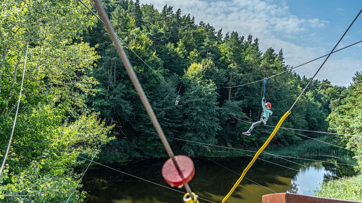 Svævebane i Kletter- & Erlebniswald Schwaan Kletterpark © Tom Haagen